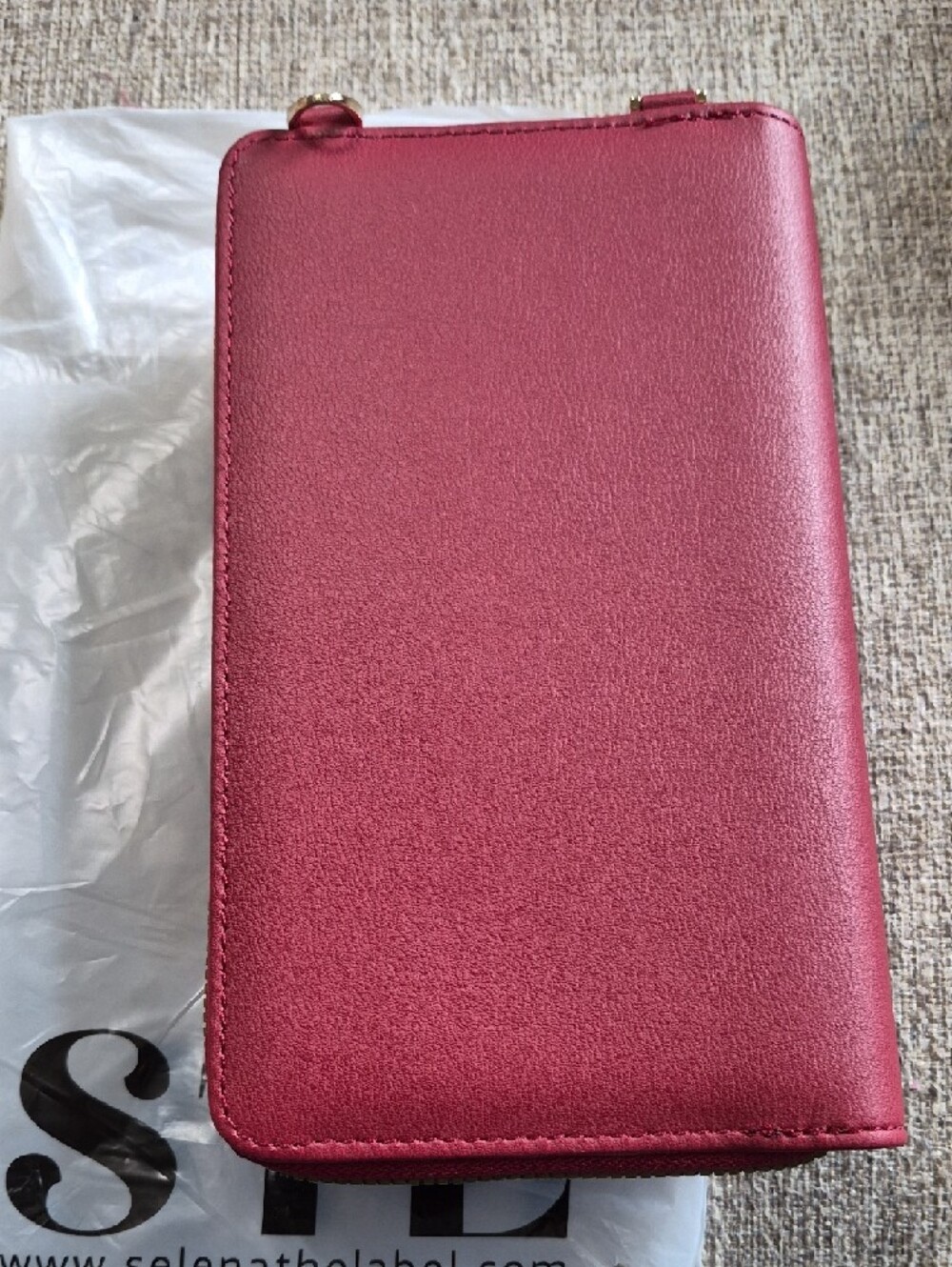 STL Selena The LABEL Red Phone Wallet Crossbody - Picture 2 of 4